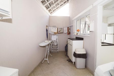 Área de Serviço de casa para alugar com 3 quartos, 300m² em Santa Teresinha, São Paulo
