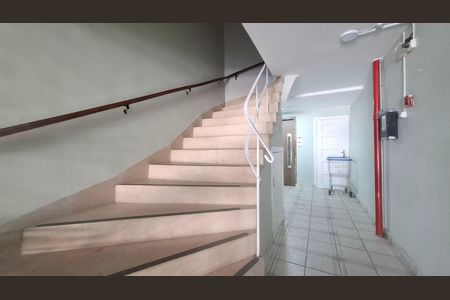 Apartamento à venda com 116m², 2 quartos e sem vaga Apartamento à venda com 116m², 2 quartos e sem vagaEscada