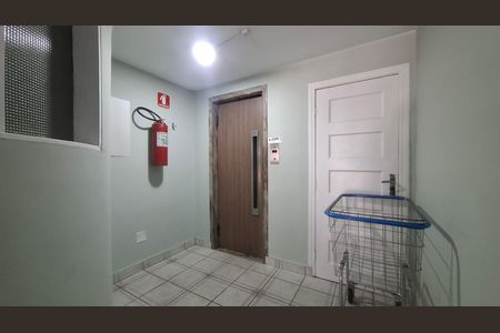 Apartamento à venda com 116m², 2 quartos e sem vaga Apartamento à venda com 116m², 2 quartos e sem vagaElevador