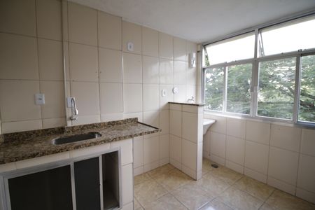 Cozinha de apartamento para alugar com 2 quartos, 56m² em Taquara, Rio de Janeiro