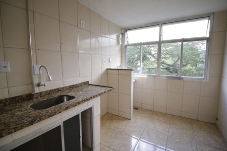 Cozinha de apartamento para alugar com 2 quartos, 56m² em Taquara, Rio de Janeiro
