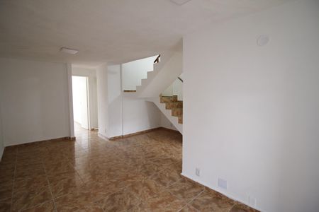 Sala de apartamento para alugar com 2 quartos, 56m² em Taquara, Rio de Janeiro