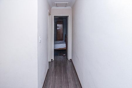 Casa à venda com 142m², 2 quartos e 2 vagas Casa à venda com 142m², 2 quartos e 2 vagascorredor para os cômodos_1