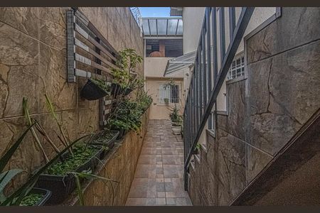 Casa à venda com 142m², 2 quartos e 2 vagas Casa à venda com 142m², 2 quartos e 2 vagascorredor lateral_1
