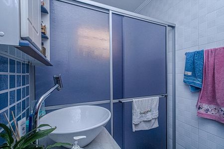 Casa à venda com 142m², 2 quartos e 2 vagas Casa à venda com 142m², 2 quartos e 2 vagasbanheiro social no piso inferior_2