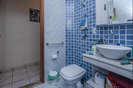 Casa à venda com 142m², 2 quartos e 2 vagas Casa à venda com 142m², 2 quartos e 2 vagasbanheiro social no piso inferior_3