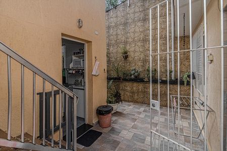 Casa à venda com 142m², 2 quartos e 2 vagas Casa à venda com 142m², 2 quartos e 2 vagasquintal_3