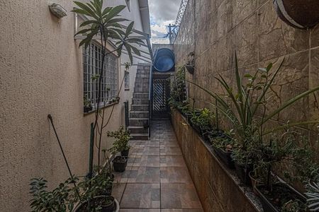 Casa à venda com 142m², 2 quartos e 2 vagas Casa à venda com 142m², 2 quartos e 2 vagascorredor lateral_2