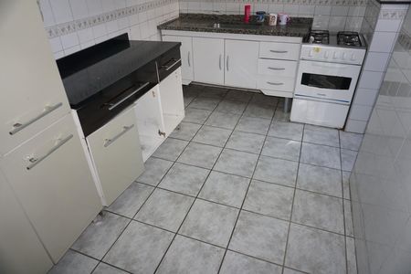 Cozinha de apartamento para alugar com 2 quartos, 52m² em Jardim Celia, Embu das Artes