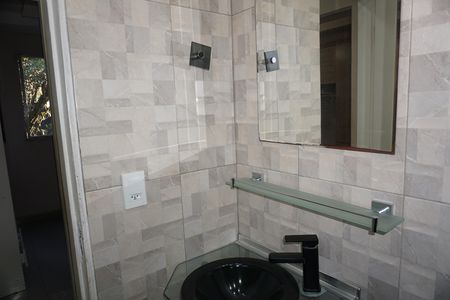 Banheiro de apartamento para alugar com 2 quartos, 52m² em Jardim Celia, Embu das Artes