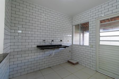 Cozinha de casa de condomínio para alugar com 2 quartos, 60m² em Chácara Canta Galo, Cotia