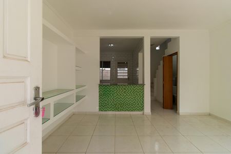 Sala de casa de condomínio para alugar com 2 quartos, 60m² em Chácara Canta Galo, Cotia