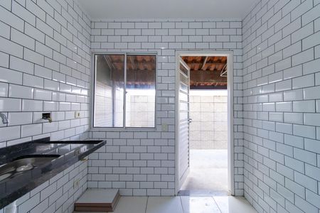 Cozinha de casa de condomínio para alugar com 2 quartos, 60m² em Chácara Canta Galo, Cotia