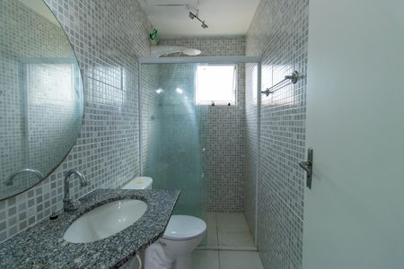 Banheiro Social de casa de condomínio para alugar com 2 quartos, 60m² em Chácara Canta Galo, Cotia