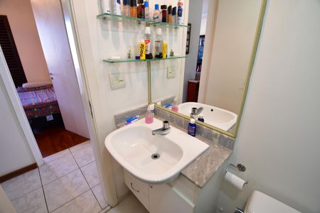 Apartamento à venda com 82m², 3 quartos e 2 vagasBanheiro Social
