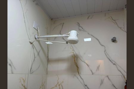 Banheiro de casa para alugar com 1 quarto, 75m² em Vila Antonieta, São Paulo