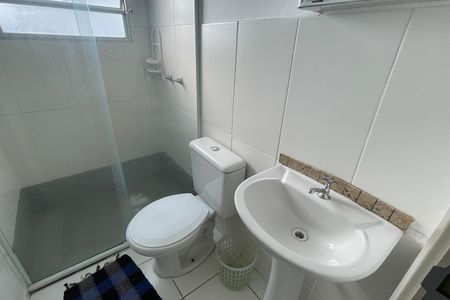 Banheiro de apartamento para alugar com 2 quartos, 70m² em Jardim Primavera, Duque de Caxias