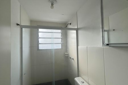 Banheiro de apartamento para alugar com 2 quartos, 70m² em Jardim Primavera, Duque de Caxias