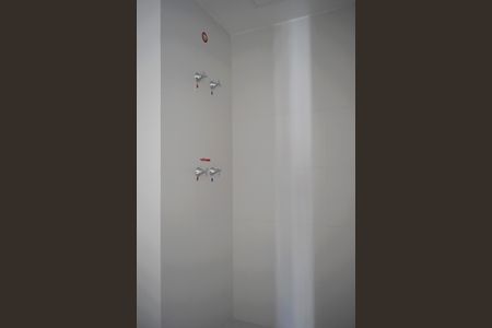 Banheiro de kitnet/studio à venda com 1 quarto, 24m² em Pinheiros, São Paulo