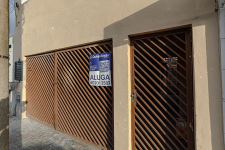 Casa para alugar com 88m², 2 quartos e 1 vaga Casa para alugar com 88m², 2 quartos e 1 vagaFachada