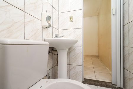 Banheiro 2 de casa para alugar com 2 quartos, 45m² em Vila Chuca, São Paulo