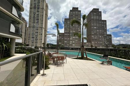 Apartamento para alugar com 175m², 3 quartos e 3 vagas Apartamento para alugar com 175m², 3 quartos e 3 vagasÁrea comum - Piscina