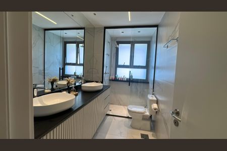 Apartamento para alugar com 175m², 3 quartos e 3 vagas Apartamento para alugar com 175m², 3 quartos e 3 vagasBanheiro da Suíte 3