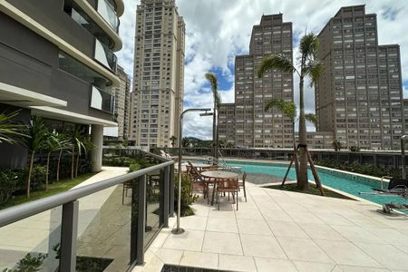 Apartamento para alugar com 175m², 3 quartos e 3 vagas Apartamento para alugar com 175m², 3 quartos e 3 vagasÁrea comum - Piscina