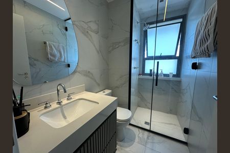 Apartamento para alugar com 175m², 3 quartos e 3 vagas Apartamento para alugar com 175m², 3 quartos e 3 vagasBanheiro da Suíte 1