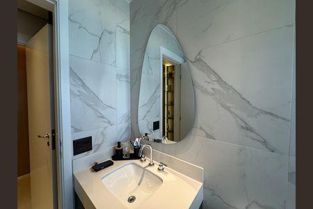 Apartamento para alugar com 175m², 3 quartos e 3 vagas Apartamento para alugar com 175m², 3 quartos e 3 vagasBanheiro da Suíte 2