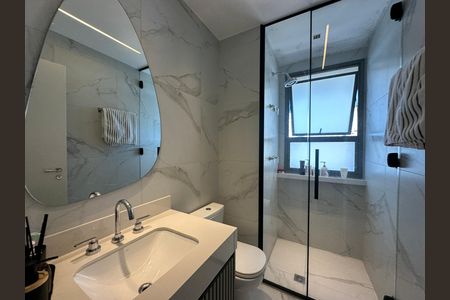Apartamento para alugar com 175m², 3 quartos e 3 vagas Apartamento para alugar com 175m², 3 quartos e 3 vagasBanheiro da Suíte 1