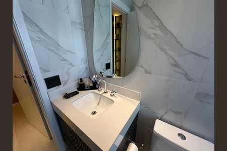 Apartamento para alugar com 175m², 3 quartos e 3 vagas Apartamento para alugar com 175m², 3 quartos e 3 vagasBanheiro da Suíte 2