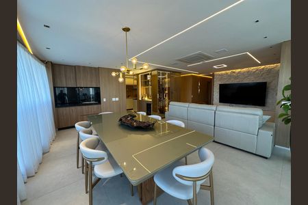 Apartamento para alugar com 175m², 3 quartos e 3 vagas Apartamento para alugar com 175m², 3 quartos e 3 vagasSala