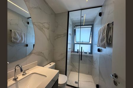 Apartamento para alugar com 175m², 3 quartos e 3 vagas Apartamento para alugar com 175m², 3 quartos e 3 vagasBanheiro da Suíte 1