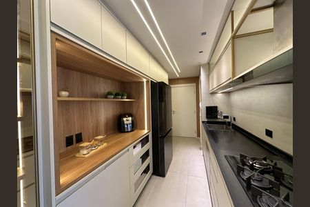 Apartamento para alugar com 175m², 3 quartos e 3 vagas Apartamento para alugar com 175m², 3 quartos e 3 vagasCozinha