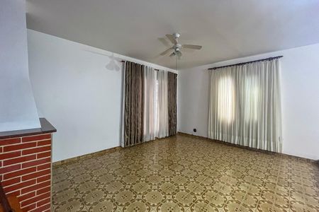 Casa para alugar com 146m², 4 quartos e 2 vagas Casa para alugar com 146m², 4 quartos e 2 vagasSala