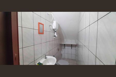 Banheiro da Garagem de casa para alugar com 4 quartos, 140m² em Santo Antônio, Osasco