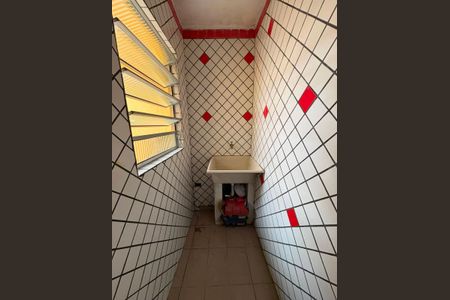 Área de serviço de casa para alugar com 3 quartos, 202m² em Vila Santo Estefano, São Paulo