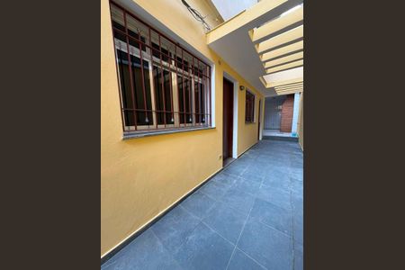 Area externa de casa para alugar com 3 quartos, 202m² em Vila Santo Estefano, São Paulo
