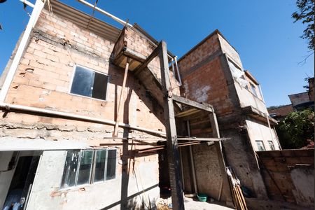Quintal de casa para alugar com 6 quartos, 250m² em Castanheira, Contagem
