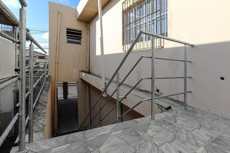 Escada de casa para alugar com 3 quartos, 110m² em Jundiapeba, Mogi das Cruzes