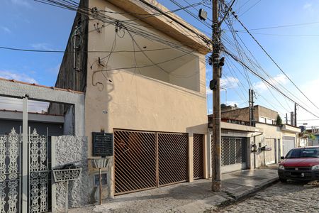 Casa para alugar com 110m², 3 quartos e 1 vaga Casa para alugar com 110m², 3 quartos e 1 vagaFachada