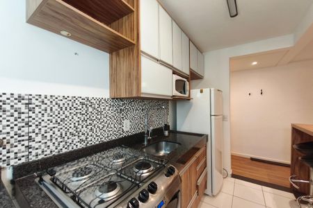 Cozinha de apartamento à venda com 2 quartos, 45m² em Loteamento Parque São Martinho, Campinas