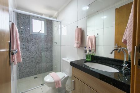 Banheiro  de apartamento para alugar com 2 quartos, 79m² em Vila Caiçara, Praia Grande