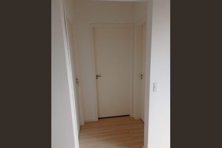 Corredor de apartamento para alugar com 2 quartos, 55m² em Biritiba, Poá