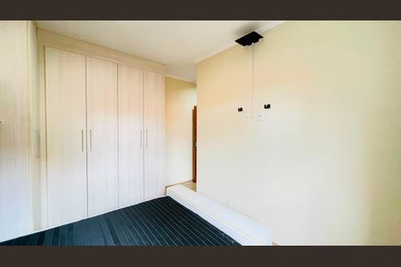 Casa de condomínio para alugar com 288m², 3 quartos e 4 vagasQuarto 2