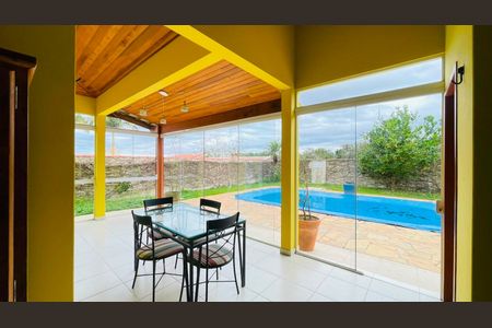 Casa de condomínio para alugar com 288m², 3 quartos e 4 vagasÁrea privativa