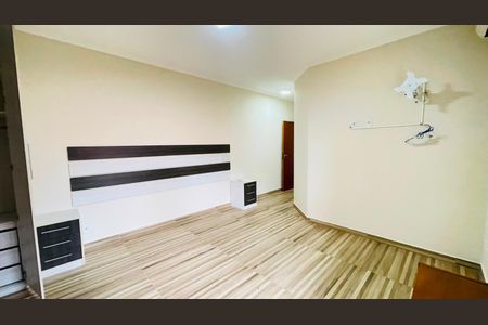 Casa de condomínio para alugar com 288m², 3 quartos e 4 vagasQuarto principal