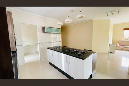 Casa de condomínio para alugar com 288m², 3 quartos e 4 vagasCozinha