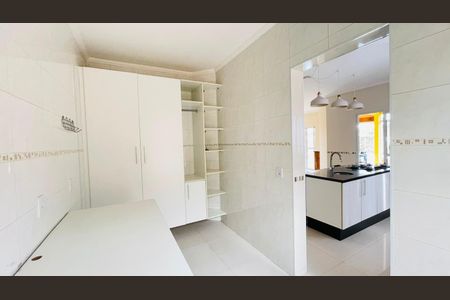Casa de condomínio para alugar com 288m², 3 quartos e 4 vagasÁrea de Serviço